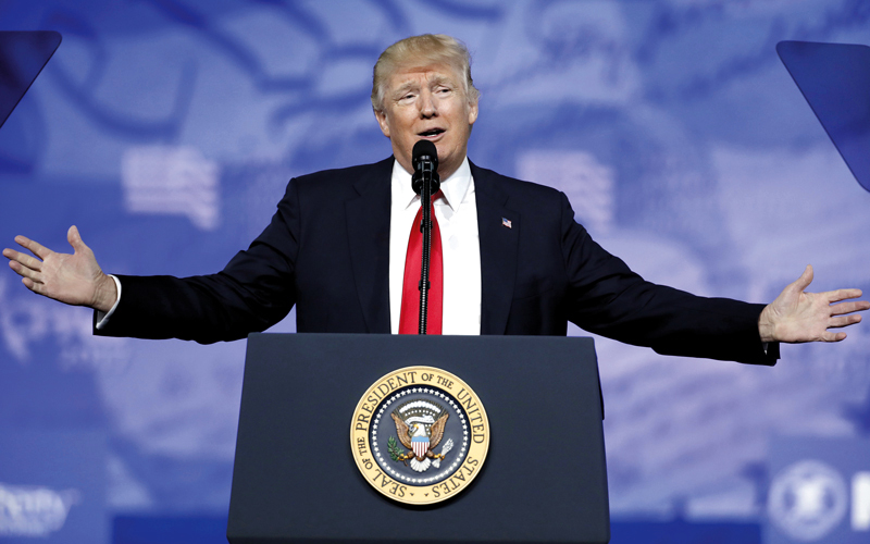 صحيفة «ذي هندو»: إن ترامب، المولع بحب التغريدات، التزم الصمت بشأن جريمة مقتل المهاجر الهندي النكراء، على الرغم من أنه لن يضبط نفسه، من دون شك، لو كان القتيل مهاجراً أميركياً أبيض.