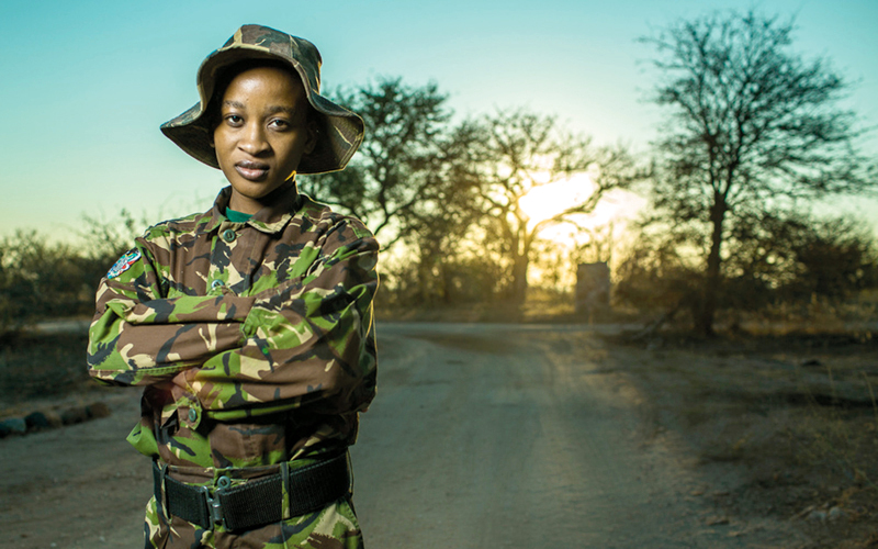 عضوة في الفريق بالقرب من المخيّم في محمية «بابول».  أرشيفية