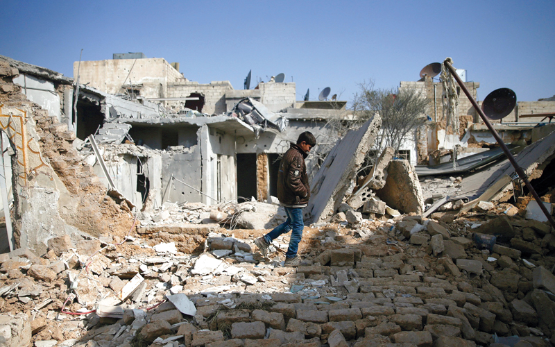 صبي سوري وسط الدمار في مدينة دوما بسبب غارات النظام. رويترز