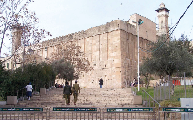 الاحتلال يسعى من خلال البؤرة الجديدة لربط الحرم الإبراهيمي بالمستوطنات والبؤر الأخرى. الإمارات اليوم