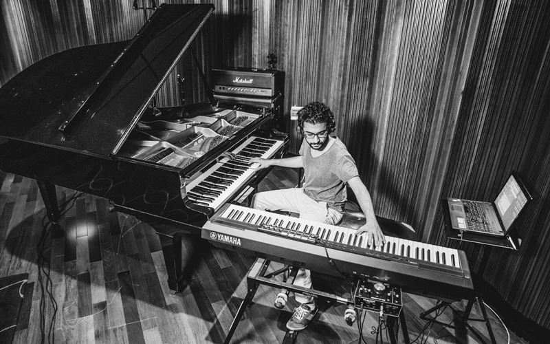 طارق يمني: الموسيقى لغة واحدة ودائماً هناك نقاط التقاء بينها مهما إختلفت أشكالها وطرق تقديمها.

من المصدر