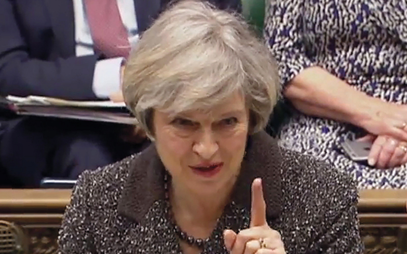 تيريزا ماي تحذر اسكتلندا من محاولة إجراء استفتاء على الانفصال عن بريطانيا من أجل البقاء مع أوروبا.  أ.ف.ب