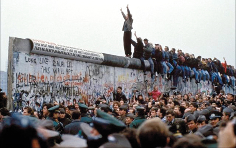 ميركل عايشت ليلة سقوط جدار برلين لحظة بلحظة. أرشيفية