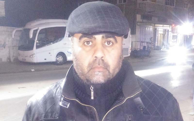 عادل زعرب من رفح الفلسطينية لم يلتقِ شقيقته (أم أحمد) في رفح المصرية منذ أكثر من ثلاثة أعوام.