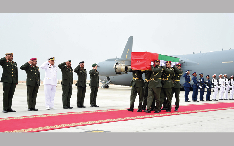 مراسم‭ ‬عسكرية‭ ‬خلال‭ ‬استقبال‭ ‬جثمان‭ ‬الشهيد‭ ‬زكريا‭ ‬الزعابي‭. ‬ وام