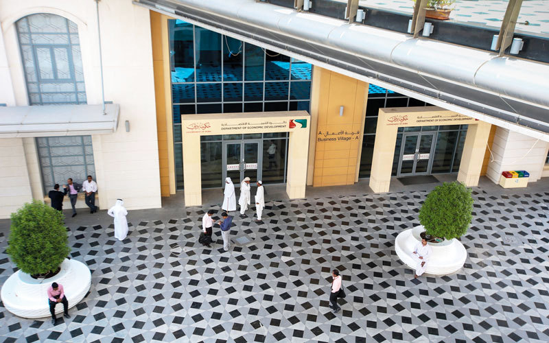 «اقتصادية دبي» شددت على أهمية التأكد من عرض وبيع الخدمات والمنتجات وفق القوانين والمعايير المعمول بها. تصوير: أشوك فيرما