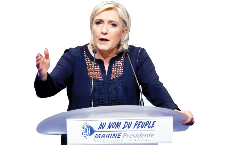 زعيمة حزب الجبهة الوطنية اليميني المتطرف ماري لوبان.  إي.بي.إيه