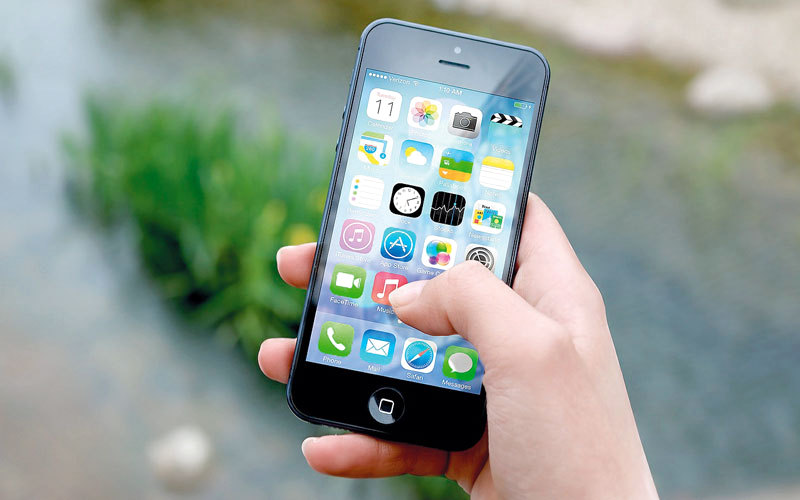 التطبيق يحتوي على أكثر من 200 نصيحة وسر من أسرار «آي فون». أرشيفية