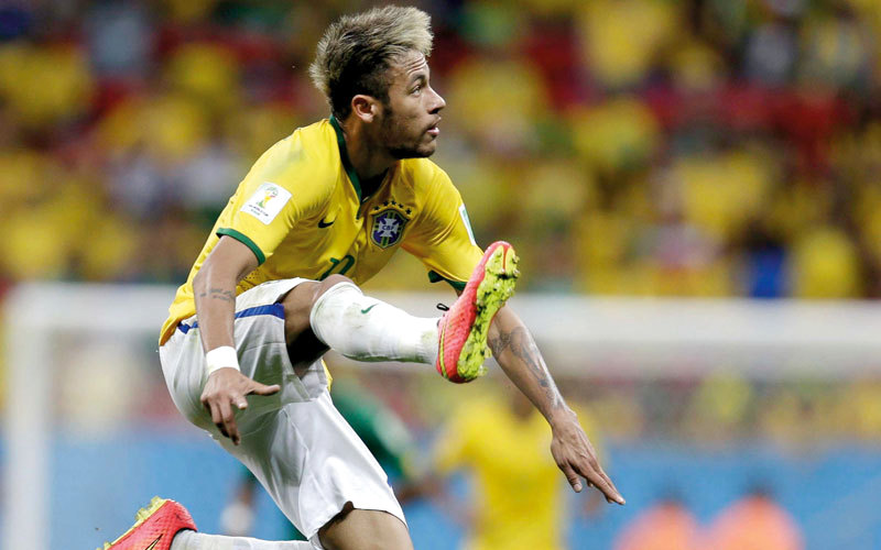 نيمار يقود السامبا في لقاء صعب على أرض أوروغواي غدا. أ.ب