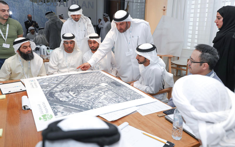 حمدان بن محمد اطلع على جلسات حوارية تسهم في تسريع تحقيق استراتيجية دبي الصناعية.
وام