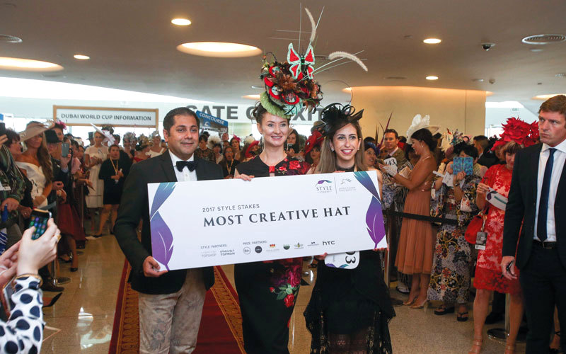 الأوكرانية أكسانا ماكلارين، صاحبة «أفضل قبعة مبتكرة».