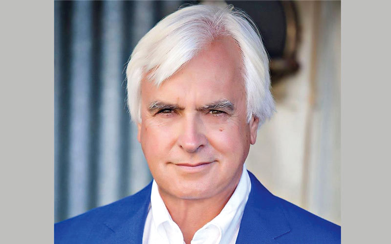 المدرب الخبير بوب بافرت.