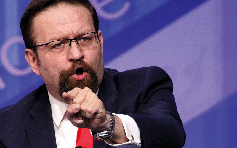 غوركا قسّم ليبيا على منديل ورقي.  غيتي