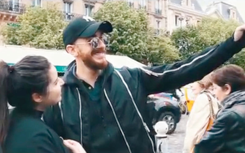 لقطات متنوعة لسعد لمجرد بعد خروجه من السجن محاطا بعدد من معجبيه. أرشيفية