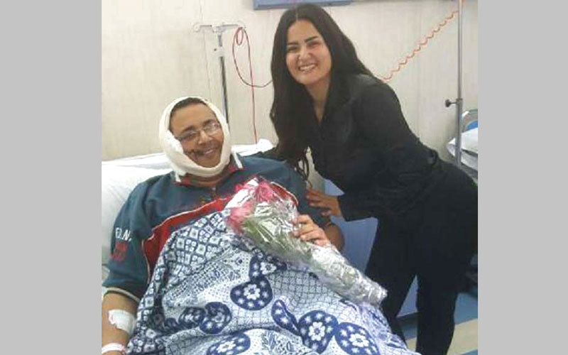 سما المصري تزور أحد المرضى. أرشيفية