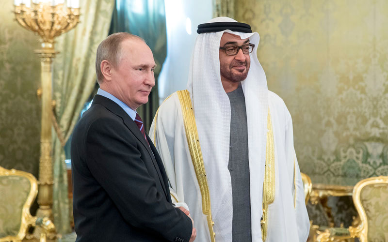 محمد بن زايد يبحث مع بوتين تعزيز الصداقة وقضايا إقليمية ودولية