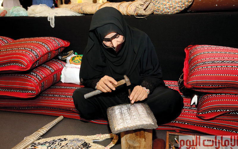 وعكس روح التراث بمختلف أشكاله، ليقدّم هذا الموروث الثقافي لمختلف الزوّار والمواطنين والمقيمين عن قرب. وحمل المهرجان، الذي تزامن مع اليوم العالمي للتراث، مفهوم «الفنون الشعبية الإماراتية»