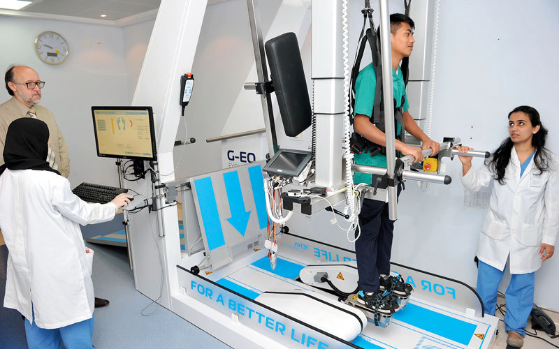 التقنية الجديدة تتميز بقدرتها الفائقة على مساعدة المرضى من مختلف الفئات العمرية على الوقوف والمشي خلال فترة قصيرة. من المصدر