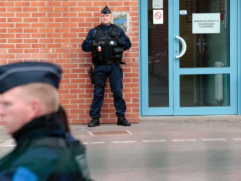 فقد قتل أكثر من 230 شخص في هجمات ارهابية وقعت في فرنسا منذ  يناير 2015، وما زالت حالة الطوارئ سارية المفعول في البلاد منذ ذلك الحين.