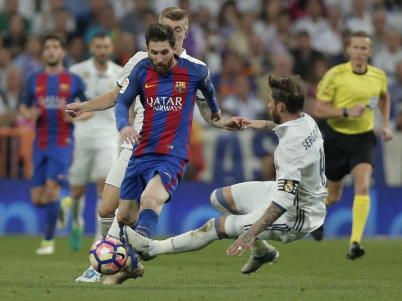 وعجز ميسي عن هز الشباك منذ شهر مارس عام 2014، حيث لم يسجل في آخر ست مواجهات أمام الريال على مدار الأعوام الثلاثة الماضية.