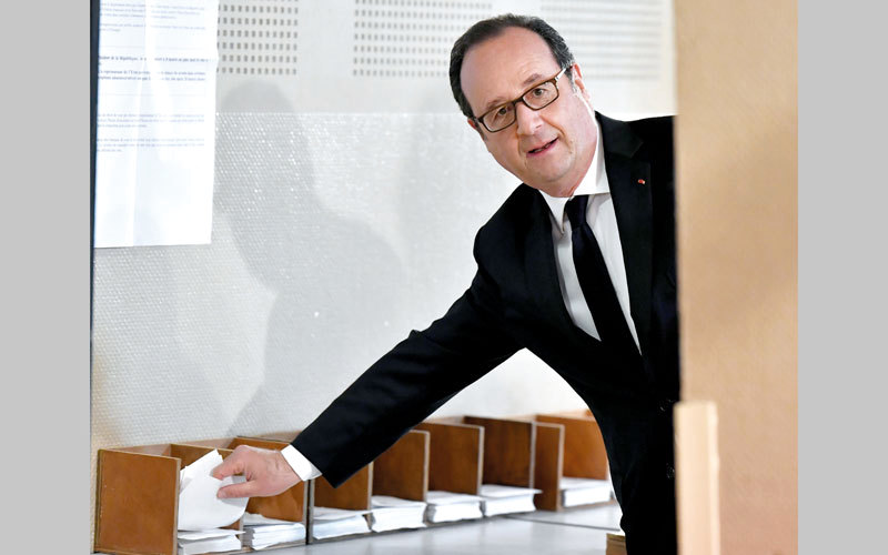 هولاند.. بصماته موجوده في كل مكان خلال الانتخابات. أ.ب