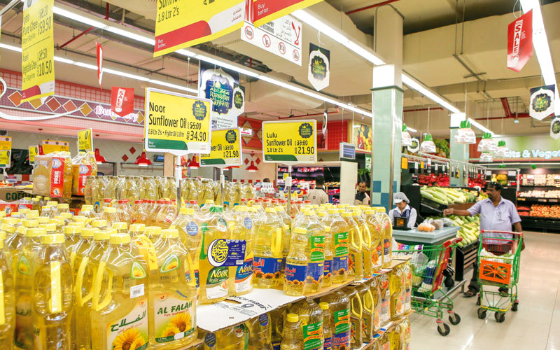 منافذ بيع وجمعيات تعاونية تبدأ اليوم تطبيق التخفيضات الجديدة. تصوير: أشوك فيرما