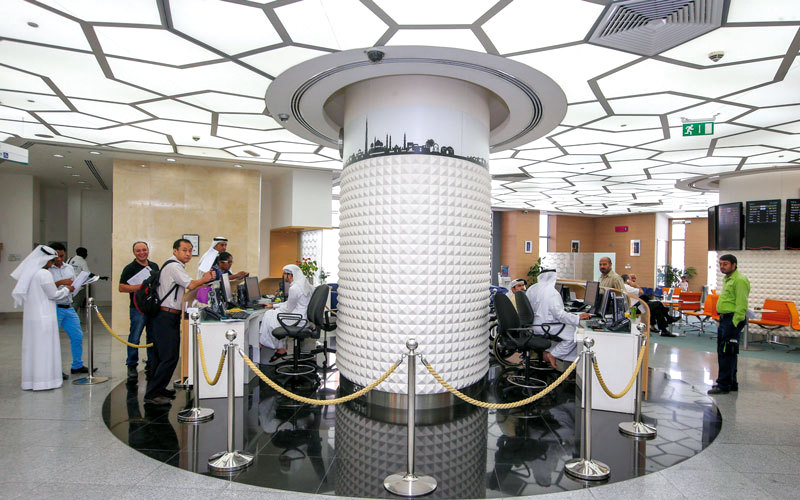 اقتصادية دبي أكدت أنها تعمل دائماً على توعية التجار ووضع القوانين والتعليمات المنظمة للأسواق. تصوير: أشوك فيرما
