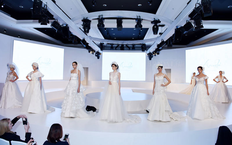 يستضيف المعرض مجموعة من الجلسات الحوارية والندوات التي تناقش أهمية إدارة الضغوط للمقبلين على الزواج. من المصدر