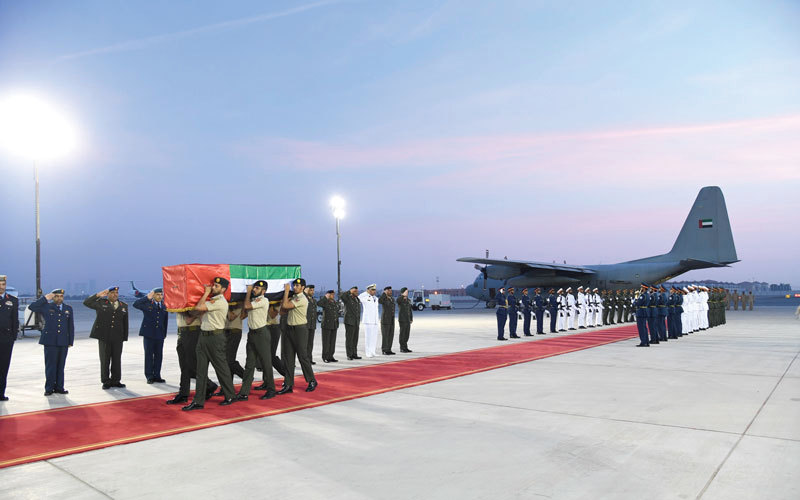 جثمان شهيد الوطن البطل حسن عبدالله محمد البشر وصل إلى مطار البطين الخاص بأبوظبي. وام