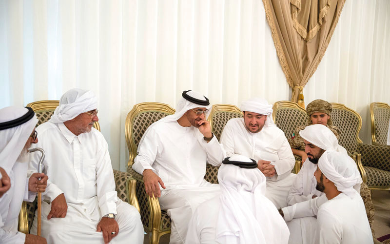 محمد بن زايد خلال عزائه أسرة الشهيد حسن البشر. وام