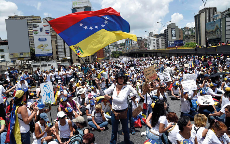 المعارضة الفنزويلية تتجه لإحداث حالة من الفوضى لإرباك الحكومة ثم إسقاطها.  أ.ف.ب
