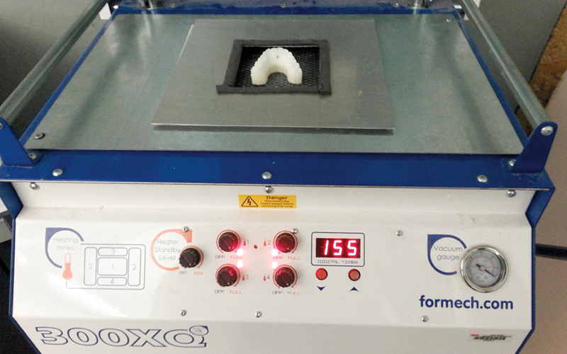 القالب الذي صنعه دودلي تمت طباعته باستخدام طابعة ثلاثية الأبعاد.  من المصدر