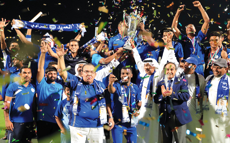 فرحة كبيرة لفريق النصر بعد الفوز بلقب البطولة. من المصدر