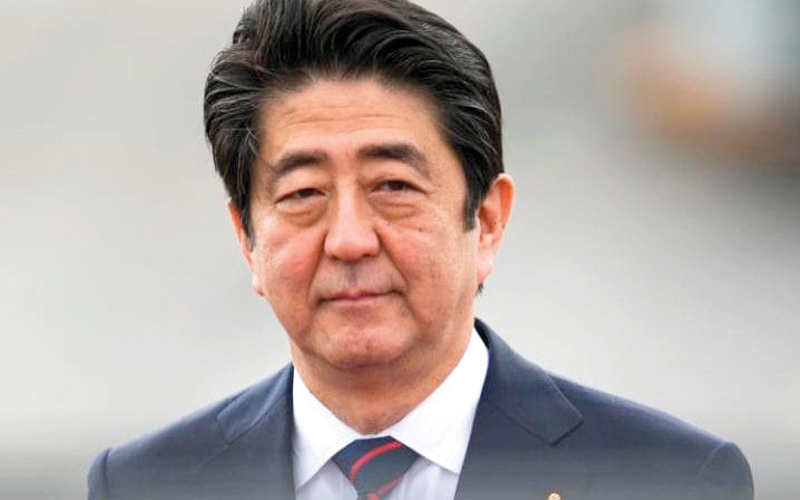 رئيس الوزراء الياباني شينزو آبي: الحكومة تحاول جاهدة رفع عدد المواليد.  غيتي