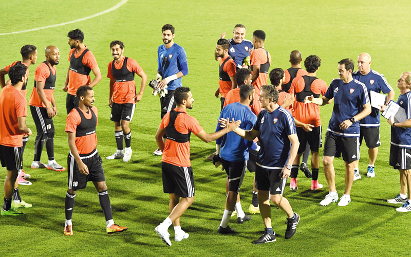 باوزا حريص على رفع روح اللاعبين واكتسابهم مزيداً من الثقة. من المصدر